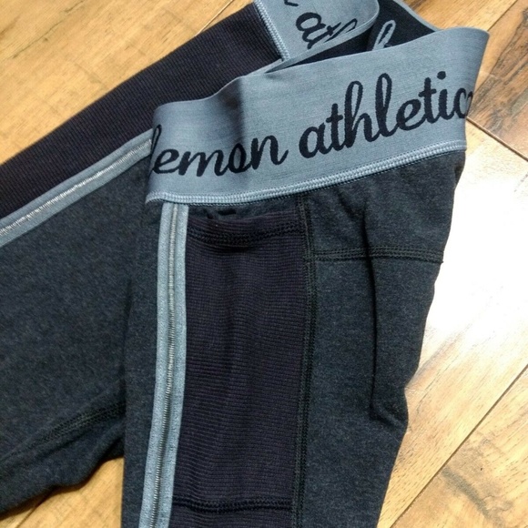 Lululemon Size 4 Reversible Inner Essence Crop Leggings 2 in 1 Navy Blue Cropped - Picture 3 of 8